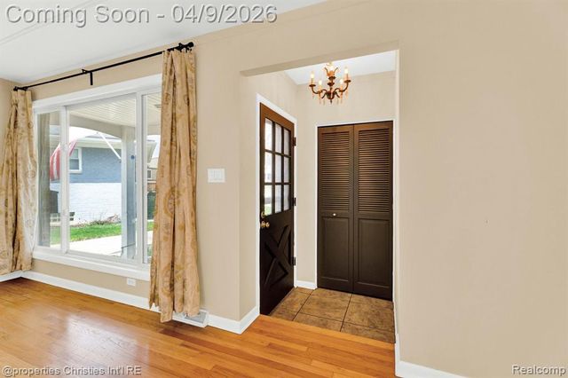 4211 Yorba Linda Boulevard, Royal Oak, MI 48073