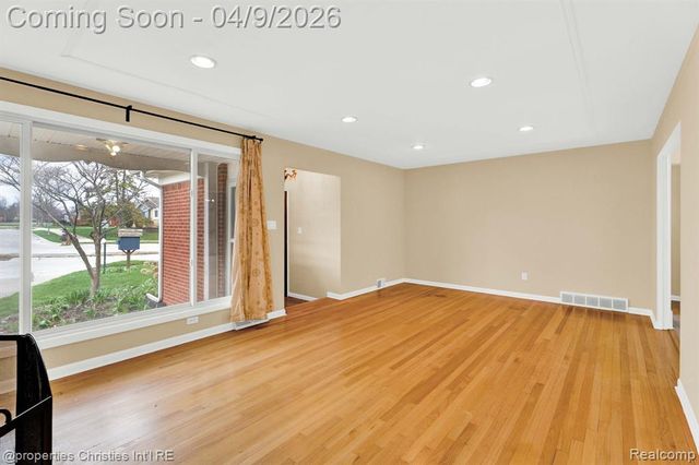 4211 Yorba Linda Boulevard, Royal Oak, MI 48073