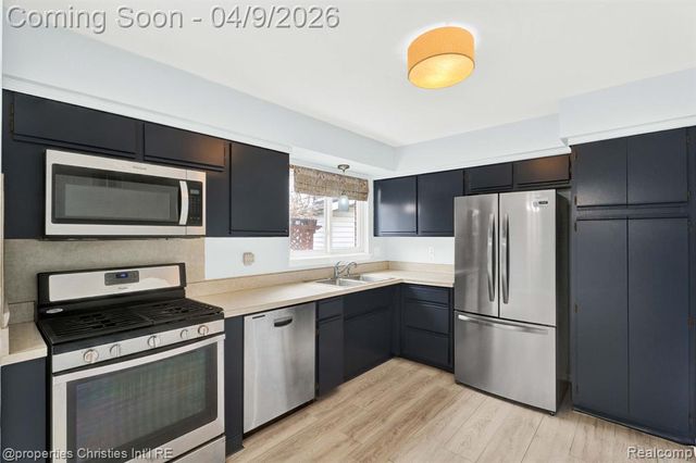 4211 Yorba Linda Boulevard, Royal Oak, MI 48073