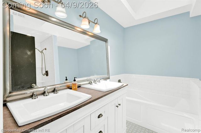 4211 Yorba Linda Boulevard, Royal Oak, MI 48073