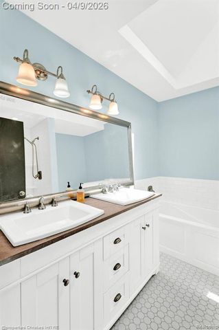 4211 Yorba Linda Boulevard, Royal Oak, MI 48073