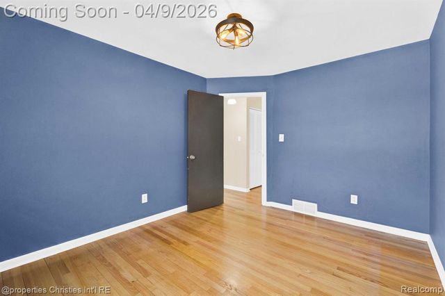 4211 Yorba Linda Boulevard, Royal Oak, MI 48073