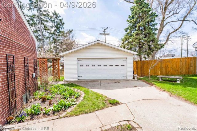 4211 Yorba Linda Boulevard, Royal Oak, MI 48073