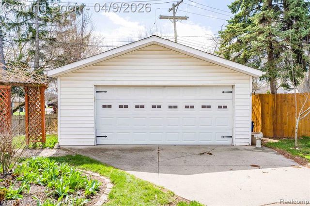 4211 Yorba Linda Boulevard, Royal Oak, MI 48073