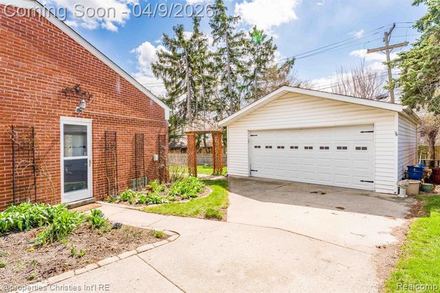 4211 Yorba Linda Boulevard, Royal Oak, MI 48073