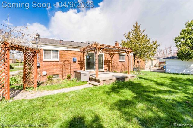 4211 Yorba Linda Boulevard, Royal Oak, MI 48073