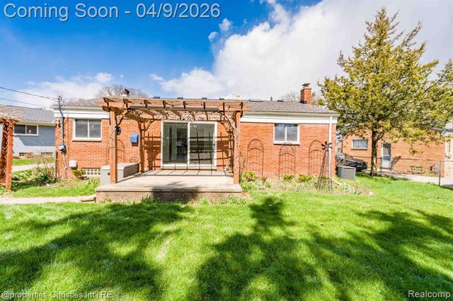 4211 Yorba Linda Boulevard, Royal Oak, MI 48073