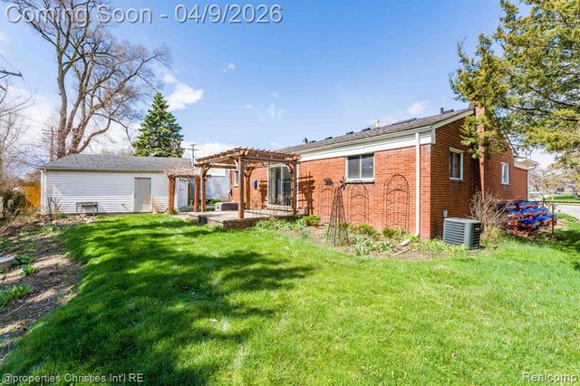 4211 Yorba Linda Boulevard, Royal Oak, MI 48073