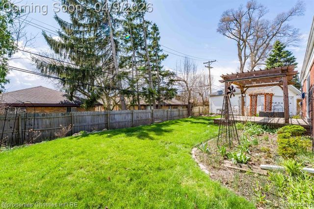 4211 Yorba Linda Boulevard, Royal Oak, MI 48073