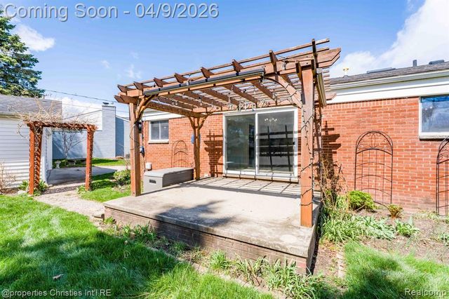 4211 Yorba Linda Boulevard, Royal Oak, MI 48073