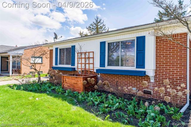 4211 Yorba Linda Boulevard, Royal Oak, MI 48073