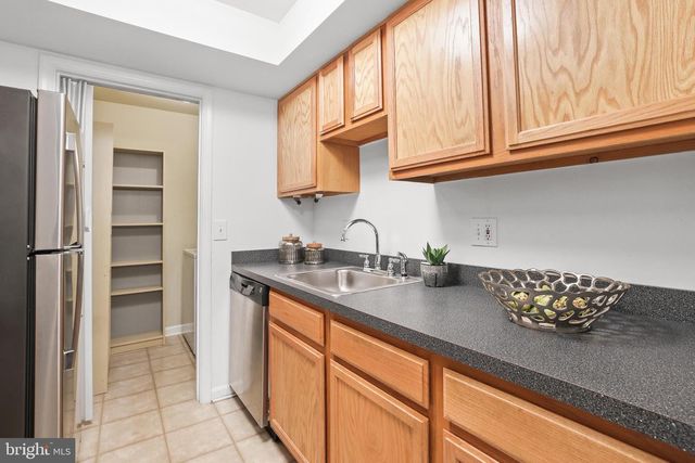14800 RYDELL RD #103, Centreville, VA 20121