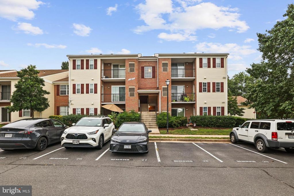 14800 RYDELL RD #103, Centreville, VA 20121