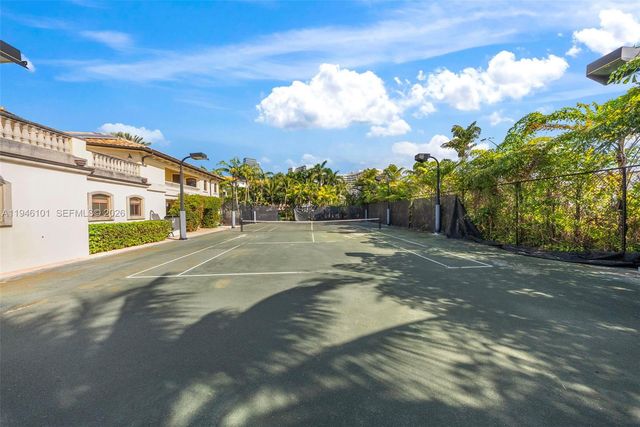 680 Golden Beach Dr, Golden Beach, FL 33160