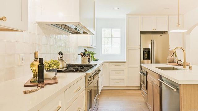 2399 Ivy Road, Oceanside, CA 92054