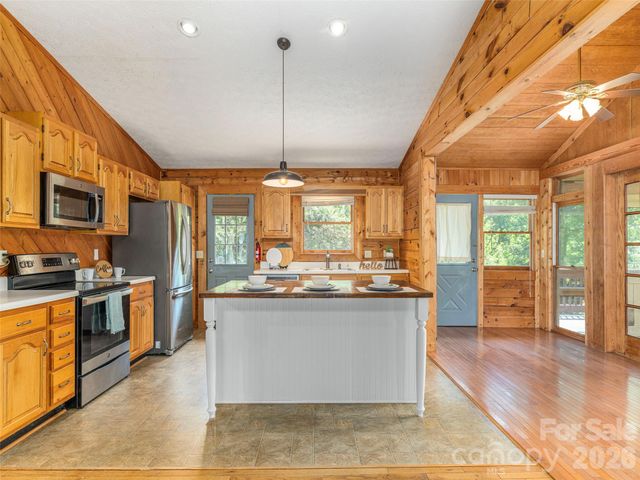 3543 Dark Ridge Road, Sylva, NC 28779
