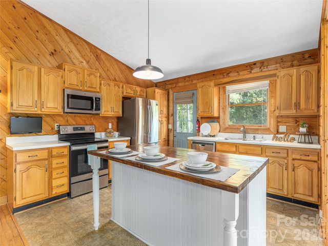 3543 Dark Ridge Road, Sylva, NC 28779