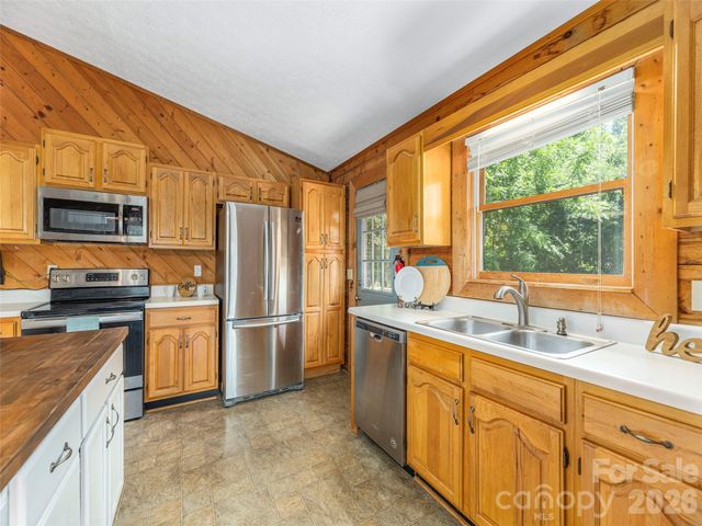 3543 Dark Ridge Road, Sylva, NC 28779