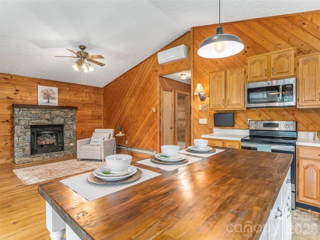 3543 Dark Ridge Road, Sylva, NC 28779