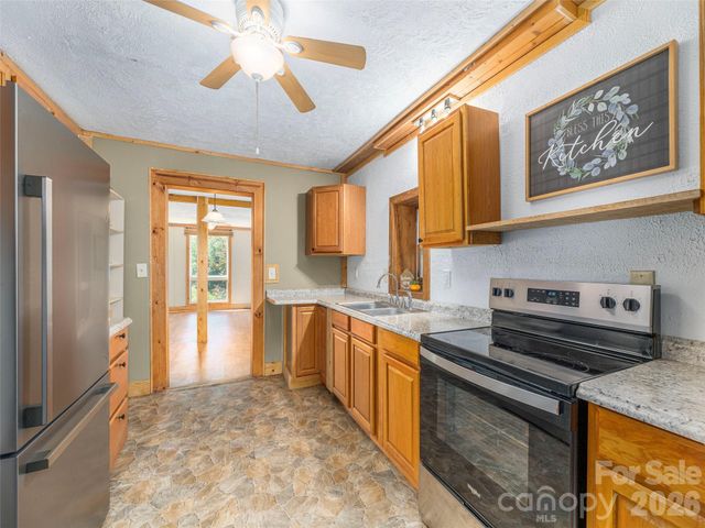 3543 Dark Ridge Road, Sylva, NC 28779