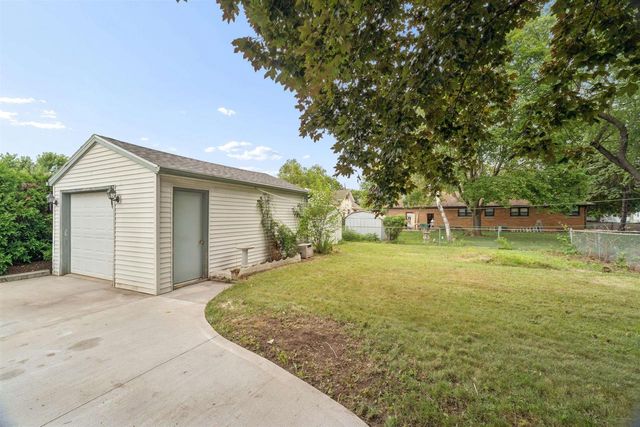 1616 JEFFERSON STREET, Oshkosh, WI 54901