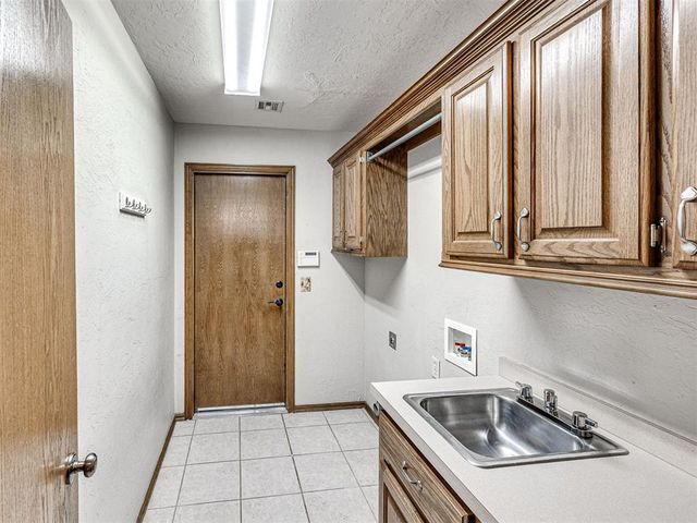 413 Sherwood Drive, Moore, OK 73160