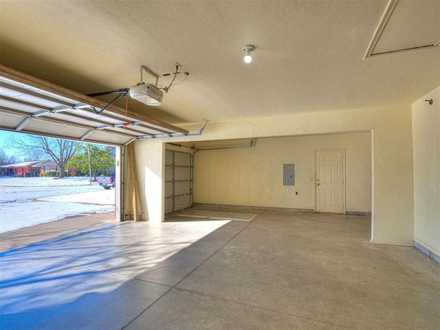 413 Sherwood Drive, Moore, OK 73160