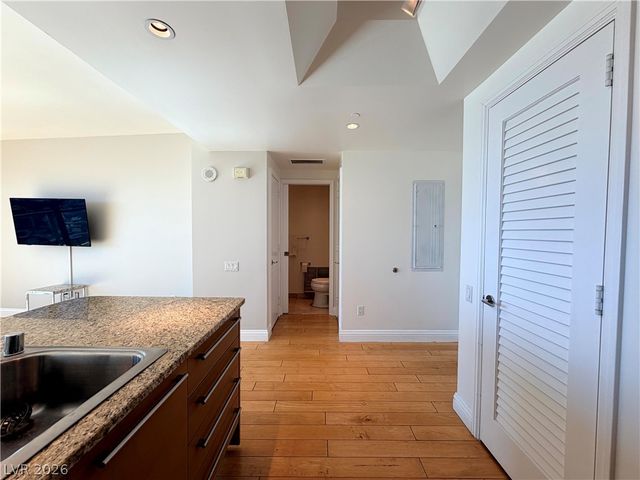 322 Karen Avenue 2803, Las Vegas, NV 89109