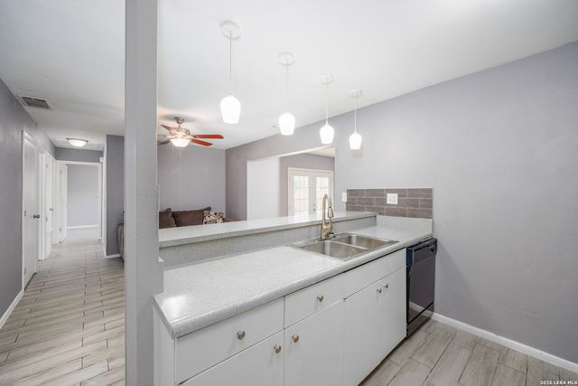 4402 BRIGHT SUN ST, San Antonio, TX 78217