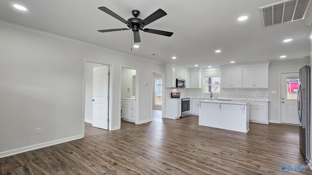 16674 Hampton Lane, Athens, AL 35611