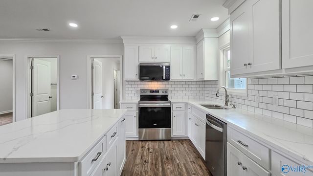 16674 Hampton Lane, Athens, AL 35611