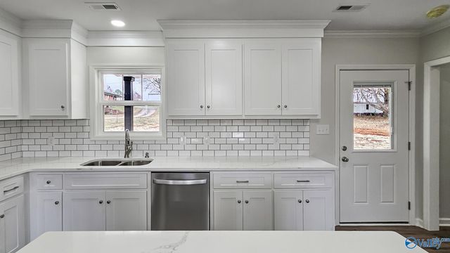 16674 Hampton Lane, Athens, AL 35611