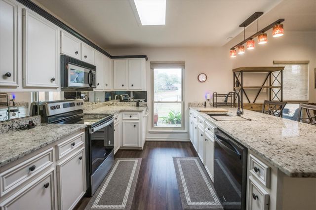 714 Quail Hollow Drive, Huntsville, TX 77340