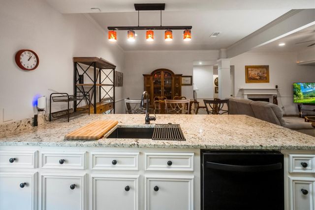 714 Quail Hollow Drive, Huntsville, TX 77340