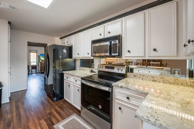 714 Quail Hollow Drive, Huntsville, TX 77340