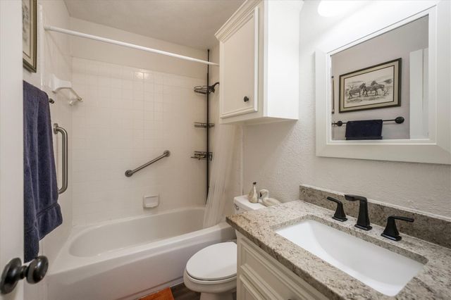 714 Quail Hollow Drive, Huntsville, TX 77340