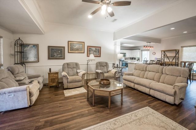 714 Quail Hollow Drive, Huntsville, TX 77340