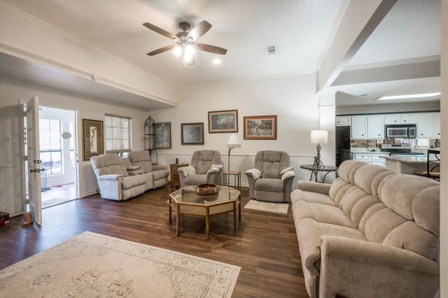 714 Quail Hollow Drive, Huntsville, TX 77340