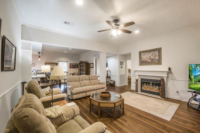 714 Quail Hollow Drive, Huntsville, TX 77340