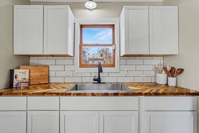 2443 Cherrywood Court SW, Wyoming, MI 49519