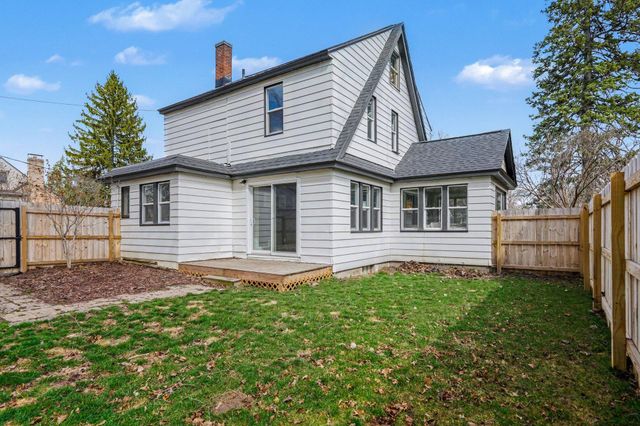 2443 Cherrywood Court SW, Wyoming, MI 49519