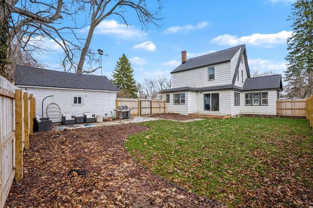 2443 Cherrywood Court SW, Wyoming, MI 49519