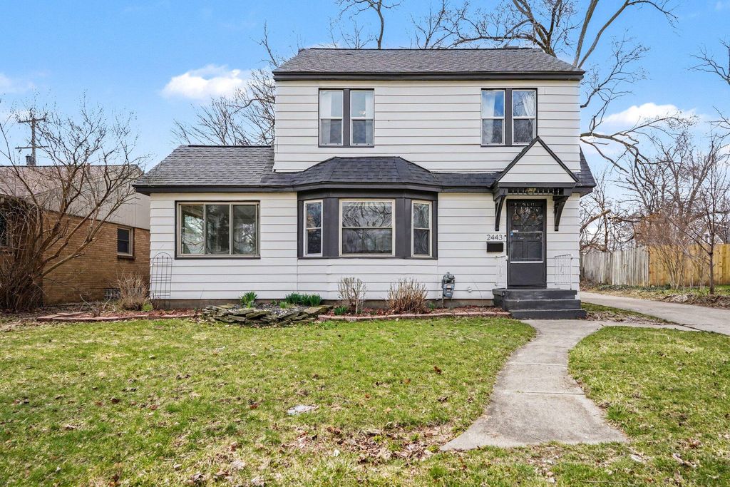 2443 Cherrywood Court SW, Wyoming, MI 49519