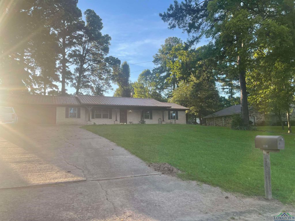 4116 Lakeshore Dr, Lone Star, TX 75668