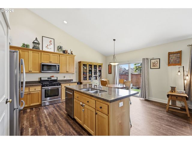 1076 S 40TH Pl, Springfield, OR 97478