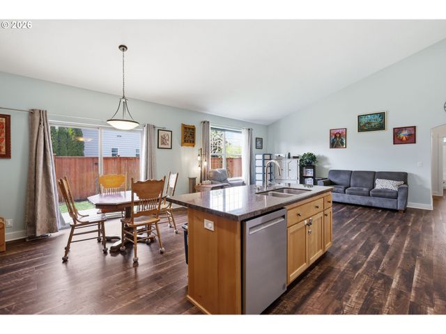 1076 S 40TH Pl, Springfield, OR 97478