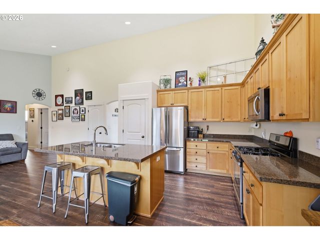 1076 S 40TH Pl, Springfield, OR 97478