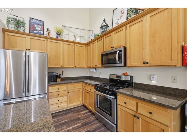 1076 S 40TH Pl, Springfield, OR 97478