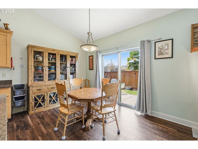 1076 S 40TH Pl, Springfield, OR 97478