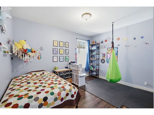 1076 S 40TH Pl, Springfield, OR 97478